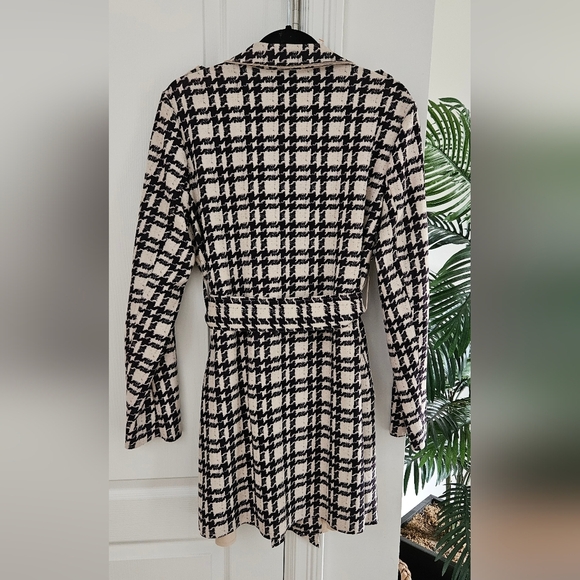 Solitaire Black and Cream Houndstooth Long Sleeve Coat - Picture 2 of 5